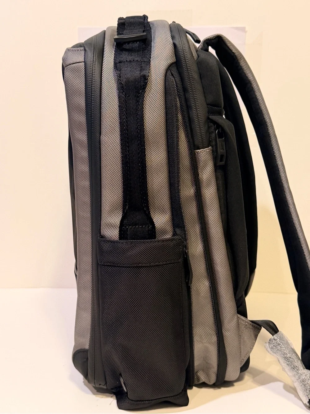 NWT TravelPro Altitude Slim Expandable Travel Laptop Backpack Bag
